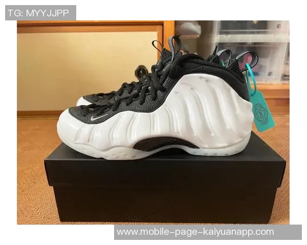 塔克晒出喷泡配色Book1PE球鞋引发热议超越布克本人魅力 塔克晒出喷泡配色Book1PE球鞋引发热议超越布克本人魅力